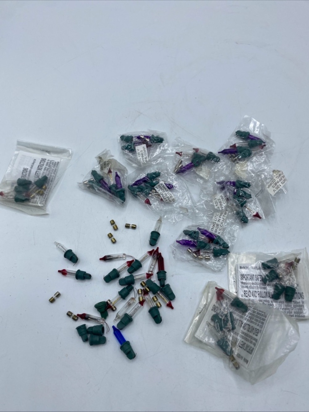 Christmas Bulb Replacement Bulbs. Approx 50 Colored & White Lights Fuses Purple - Picture 1 of 8